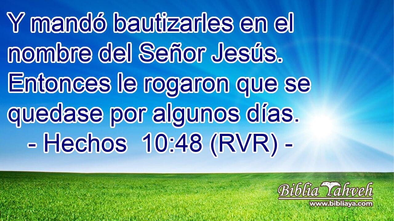 Y mandó bautizarles en el nombre del Señor Jesús. Entonces le rogaron que se quedase por algunos días.