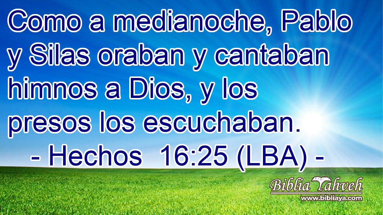 Como a medianoche, Pablo y Silas oraban y cantaban himnos a Dios, y los presos los escuchaban.