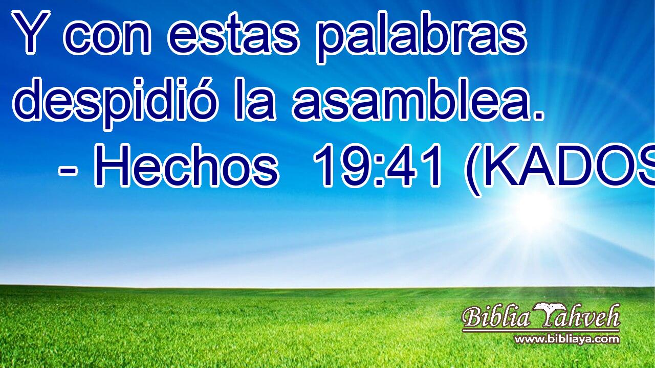  Y con estas palabras despidió la asamblea. 