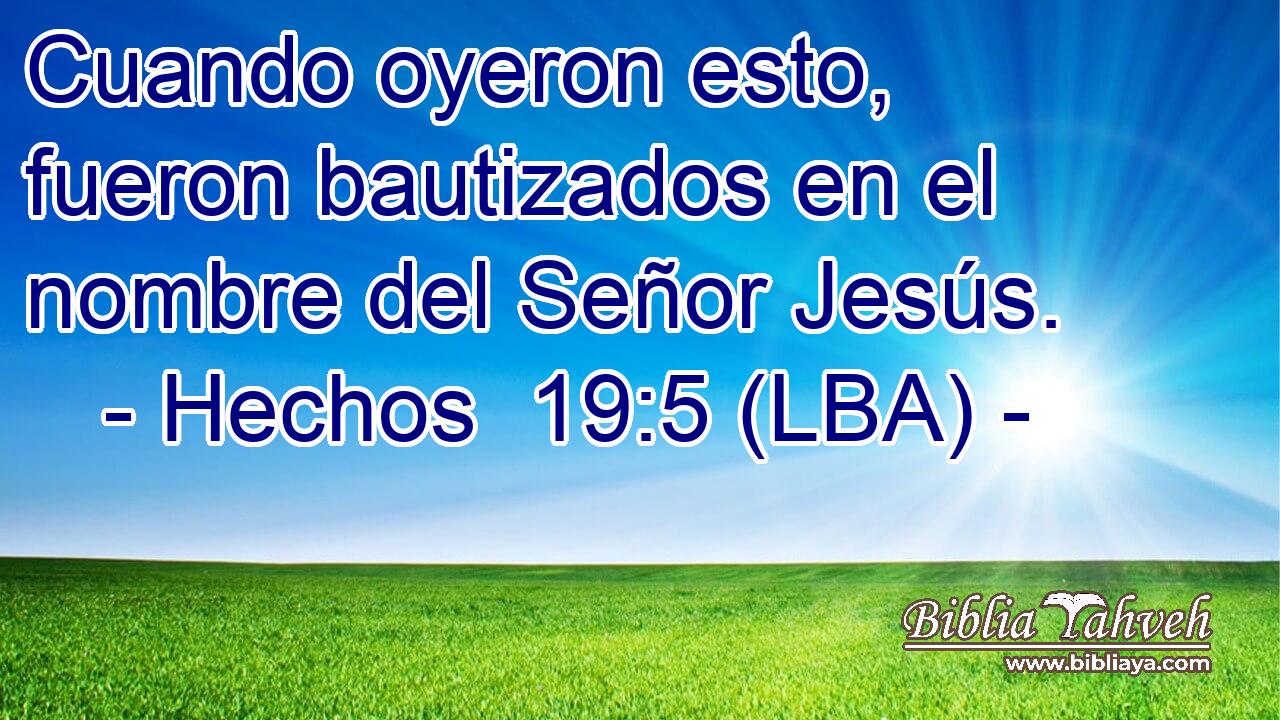 Cuando oyeron esto, fueron bautizados en el nombre del Señor Jesús.