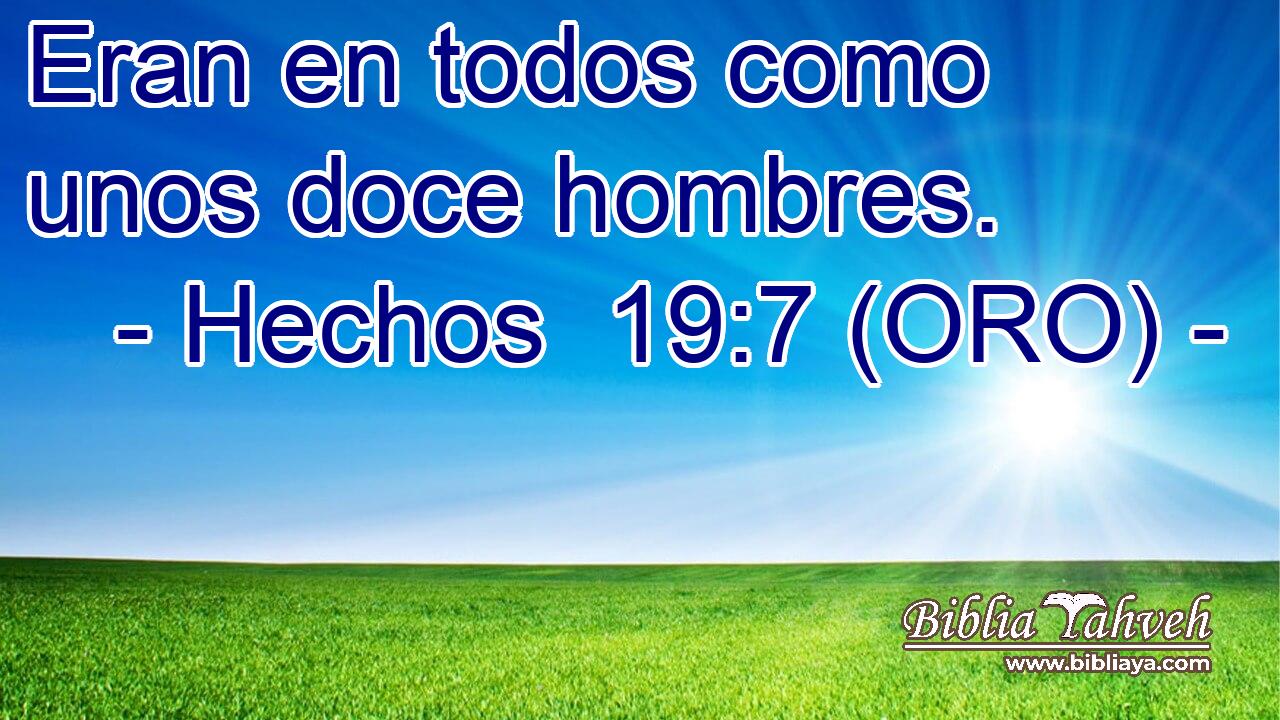  Eran en todos como unos doce hombres. 