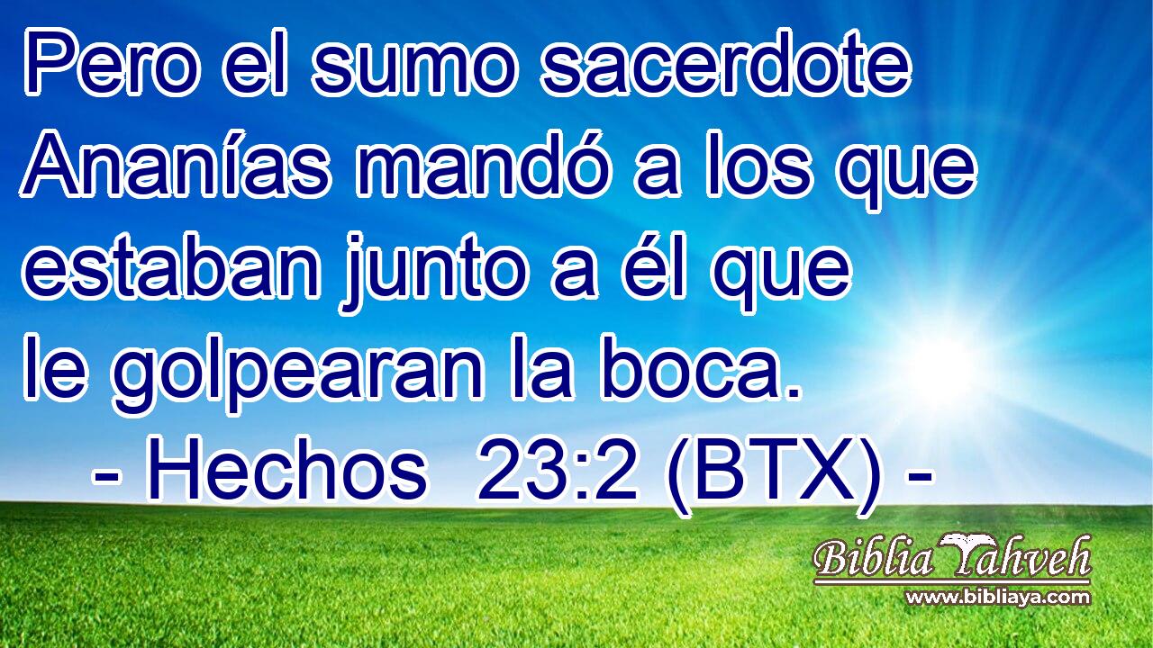 Pero el sumo sacerdote Ananías mandó a los que estaban junto a él que le golpearan la boca.
