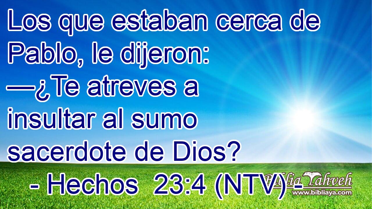 Los que estaban cerca de Pablo, le dijeron: —¿Te atreves a insultar al sumo sacerdote de Dios?