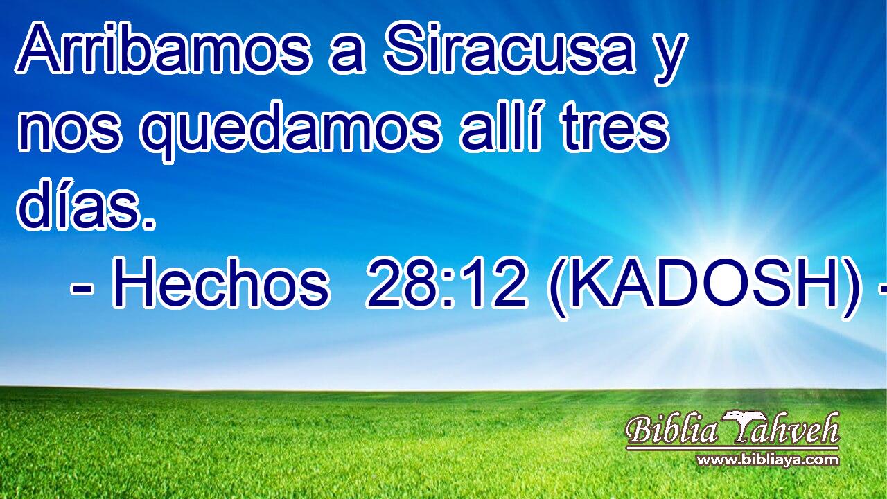  Arribamos a Siracusa y nos quedamos allí tres días. 