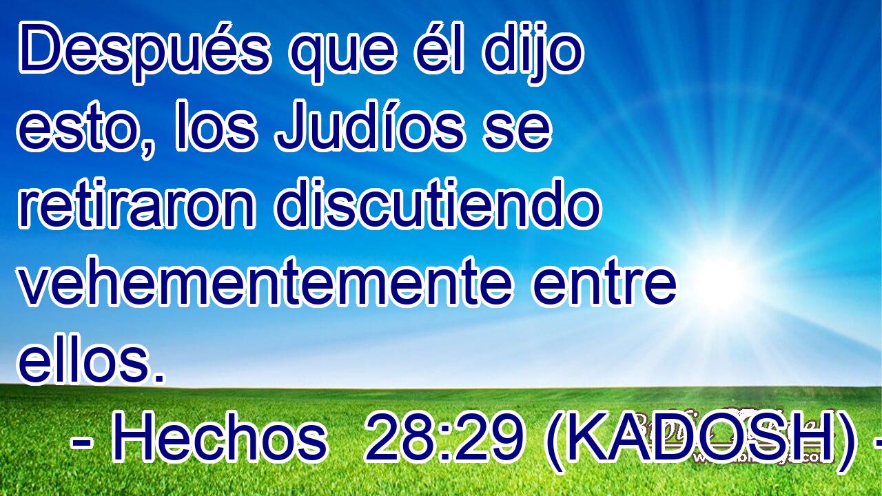  Después que él dijo esto, los Judíos se retiraron discutiendo vehementemente entre ellos. 