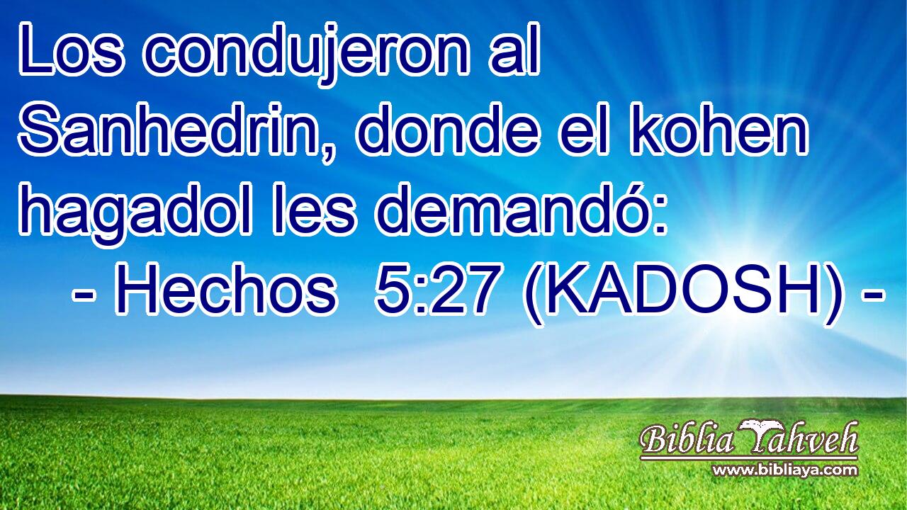  Los condujeron al Sanhedrin, donde el kohen hagadol les demandó: 