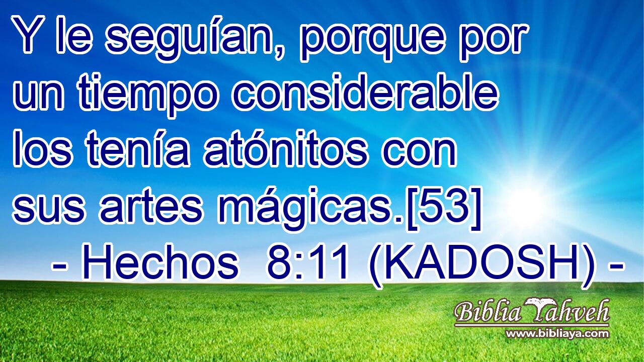  Y le seguían, porque por un tiempo considerable los tenía atónitos con sus artes mágicas.[53] 