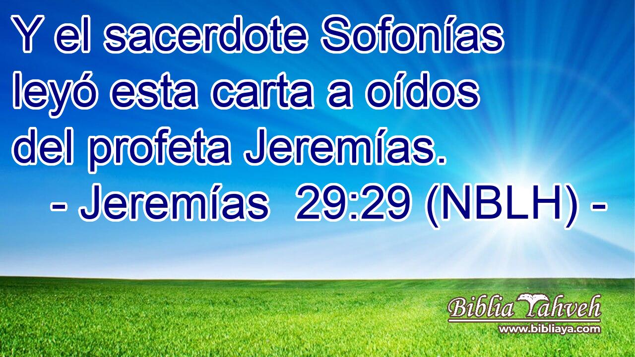  Y el sacerdote Sofonías leyó esta carta a oídos del profeta Jeremías. 