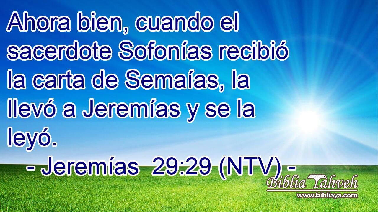 Ahora bien, cuando el sacerdote Sofonías recibió la carta de Semaías, la llevó a Jeremías y se la leyó.