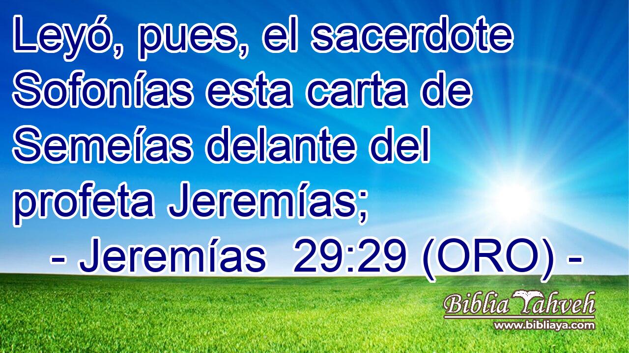  Leyó, pues, el sacerdote Sofonías esta carta de Semeías delante del profeta Jeremías; 