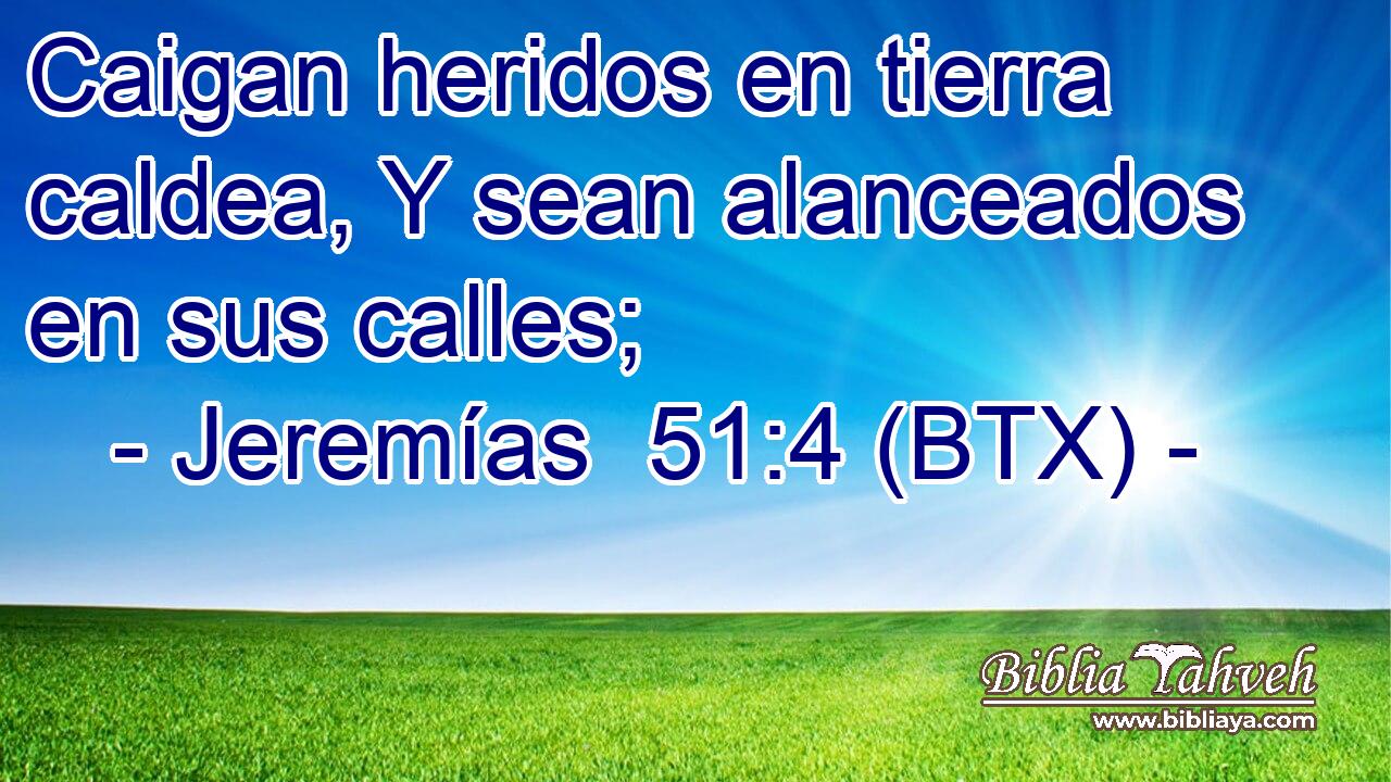 Caigan heridos en tierra caldea, Y sean alanceados en sus calles;