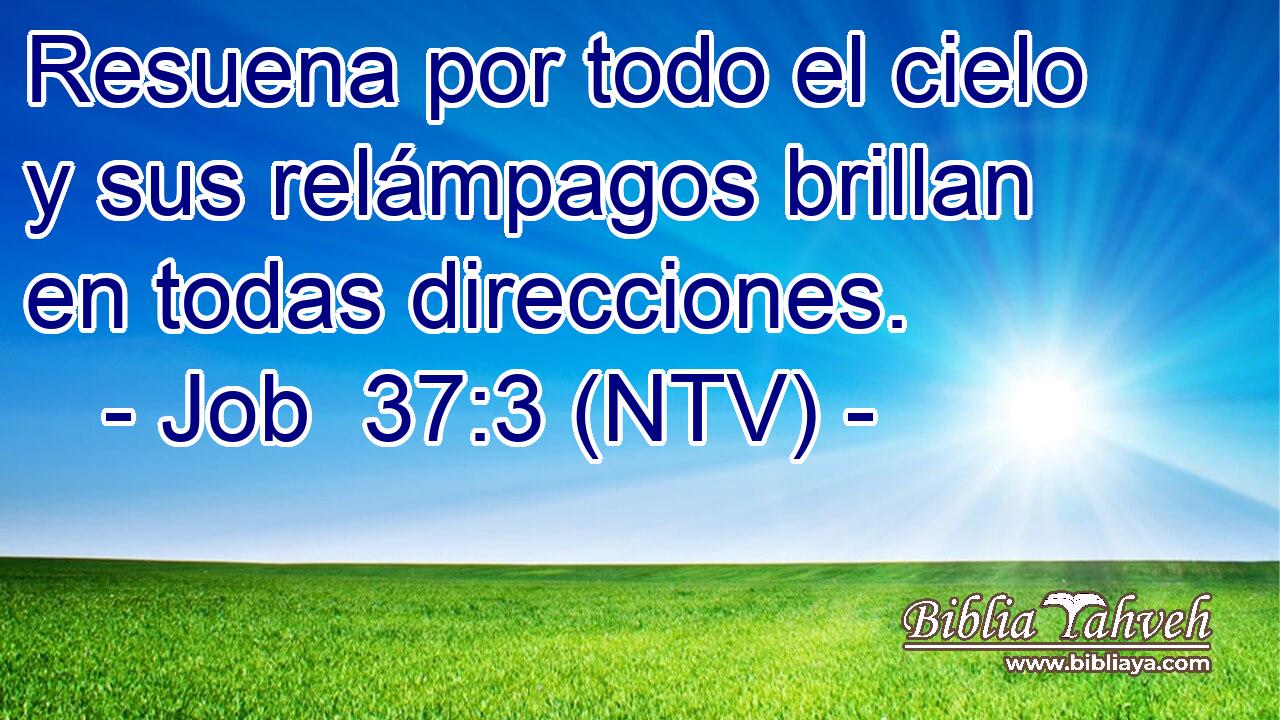 Resuena por todo el cielo y sus relámpagos brillan en todas direcciones.