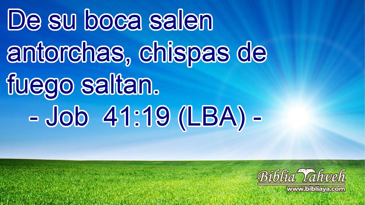 De su boca salen antorchas, chispas de fuego saltan.