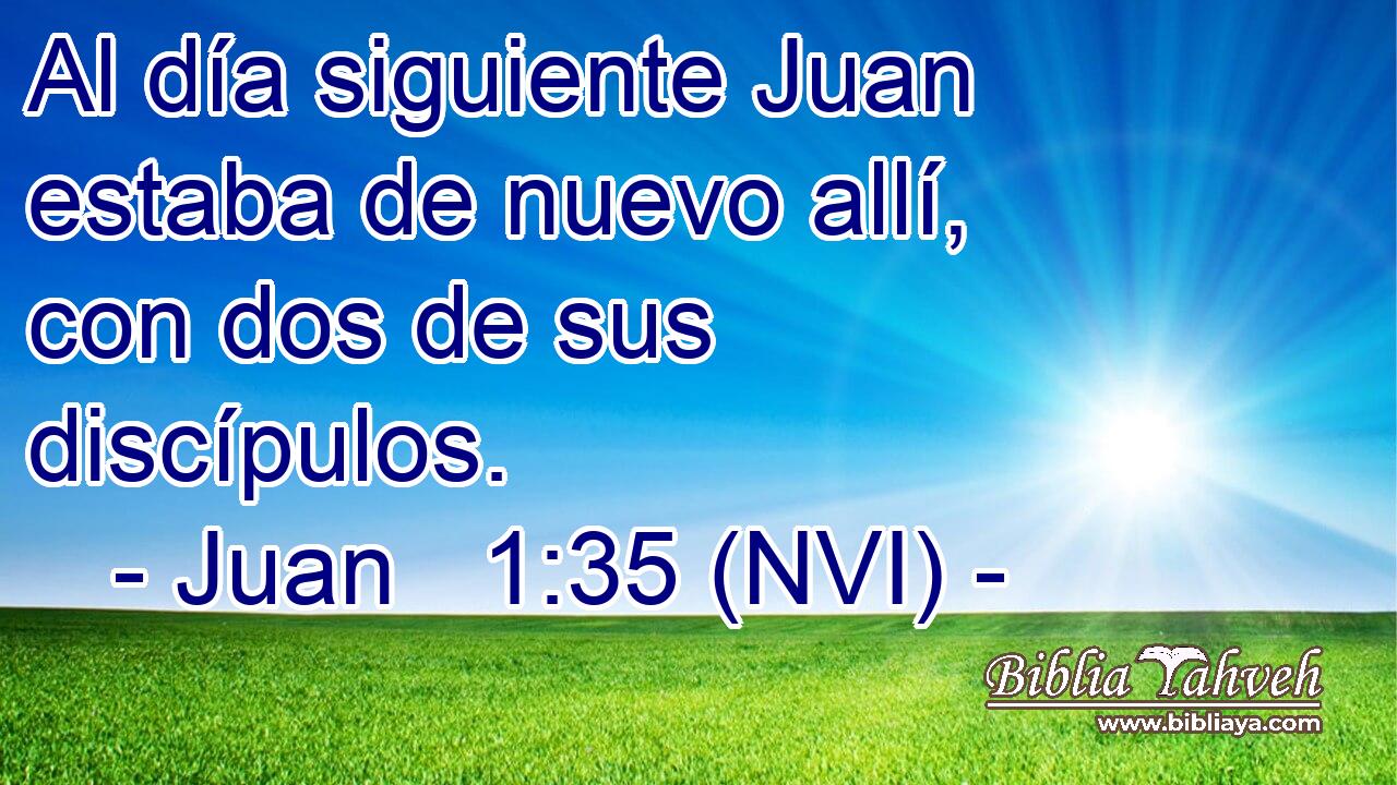  Al día siguiente Juan estaba de nuevo allí, con dos de sus discípulos. 