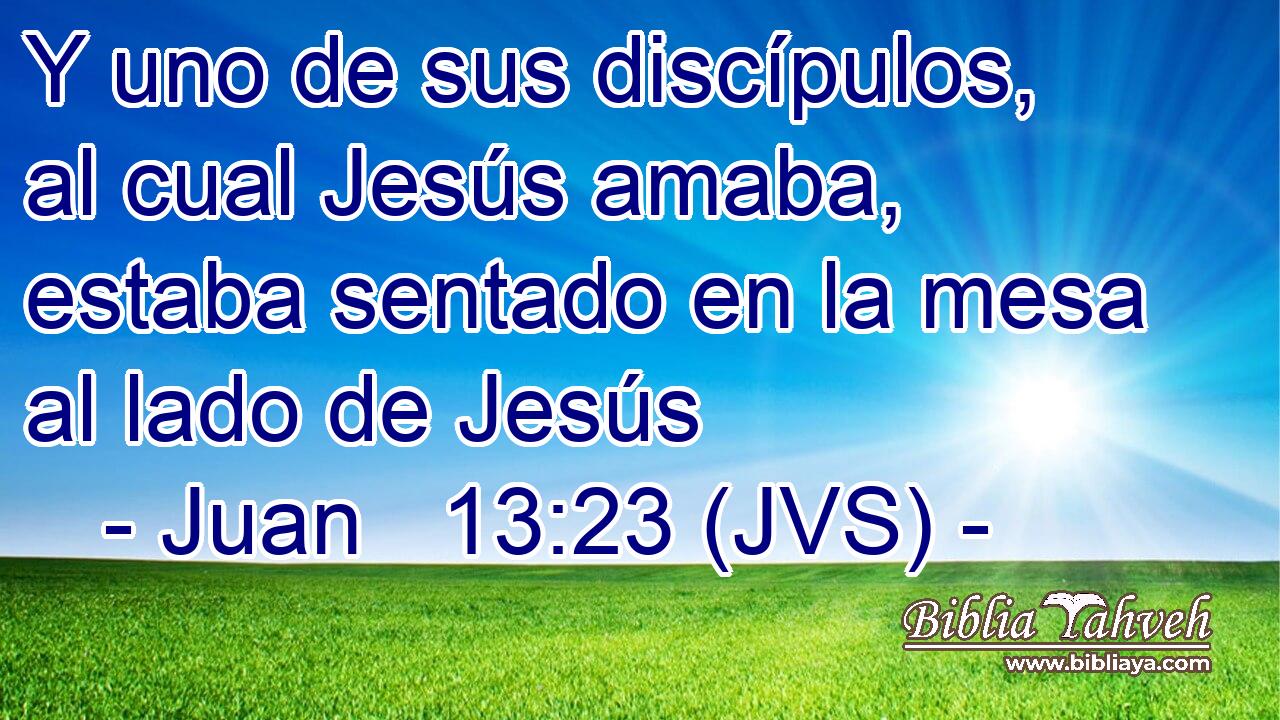 Y uno de sus discípulos, al cual Jesús amaba, estaba sentado en la mesa al lado de Jesús