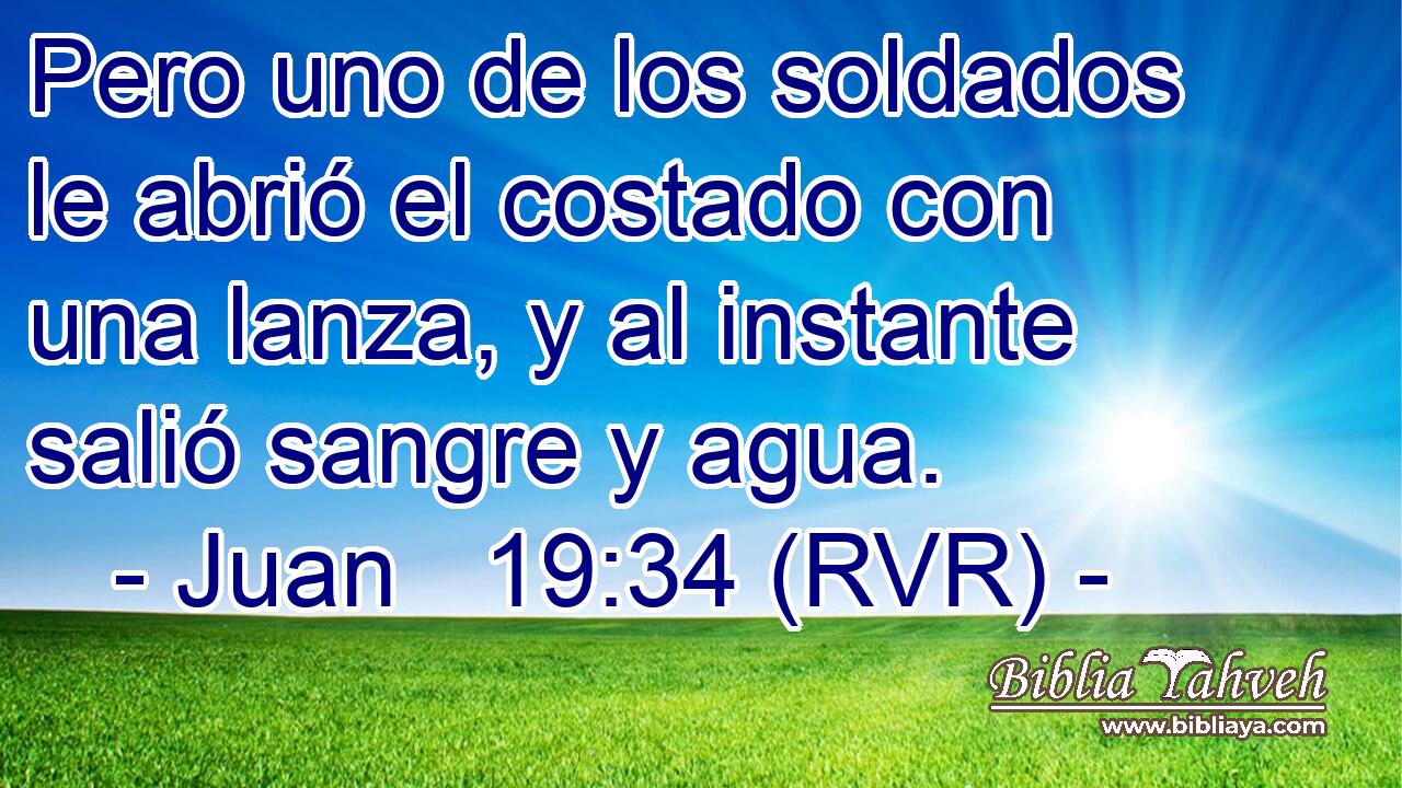 Pero uno de los soldados le abrió el costado con una lanza, y al instante salió sangre y agua.