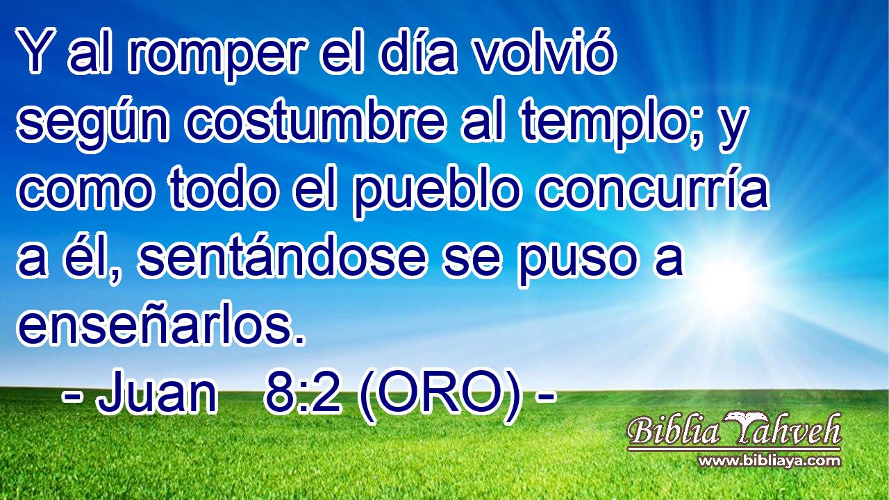  Y al romper el día volvió según costumbre al templo; y como todo el pueblo concurría a él, sentándose se puso a enseñarlos. 