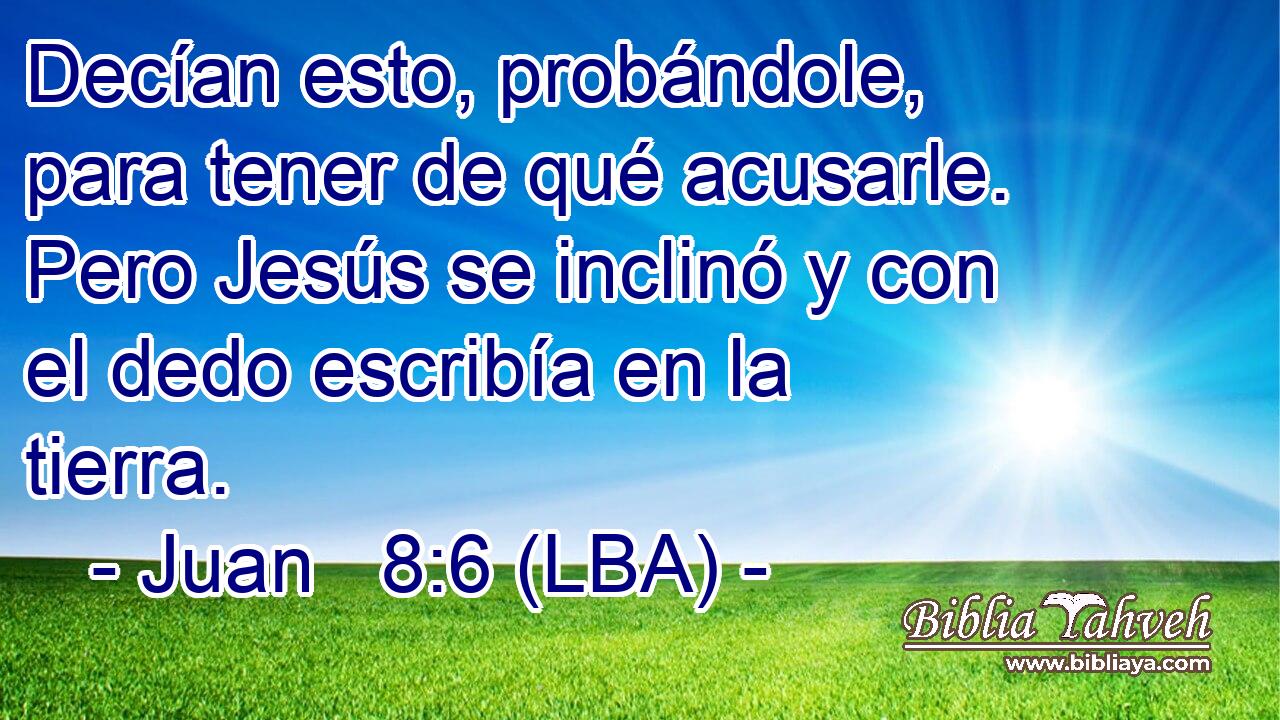 Decían esto, probándole, para tener de qué acusarle. Pero Jesús se inclinó y con el dedo escribía en la tierra.