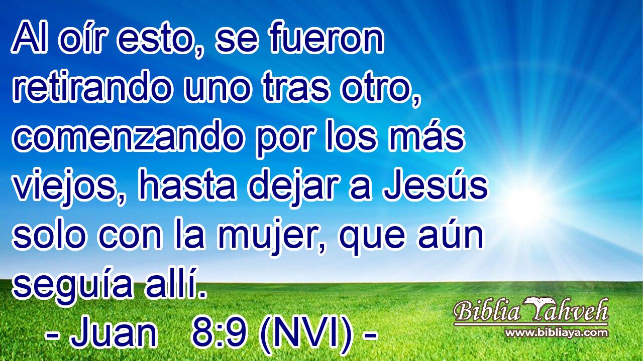  Al oír esto, se fueron retirando uno tras otro, comenzando por los más viejos, hasta dejar a Jesús solo con la mujer, que aún seguía allí. 