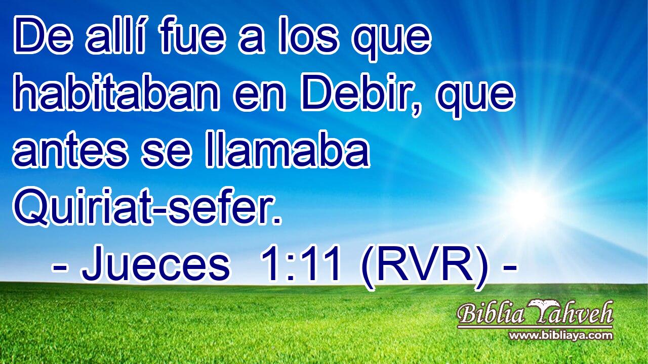 De allí fue a los que habitaban en Debir, que antes se llamaba Quiriat-sefer.