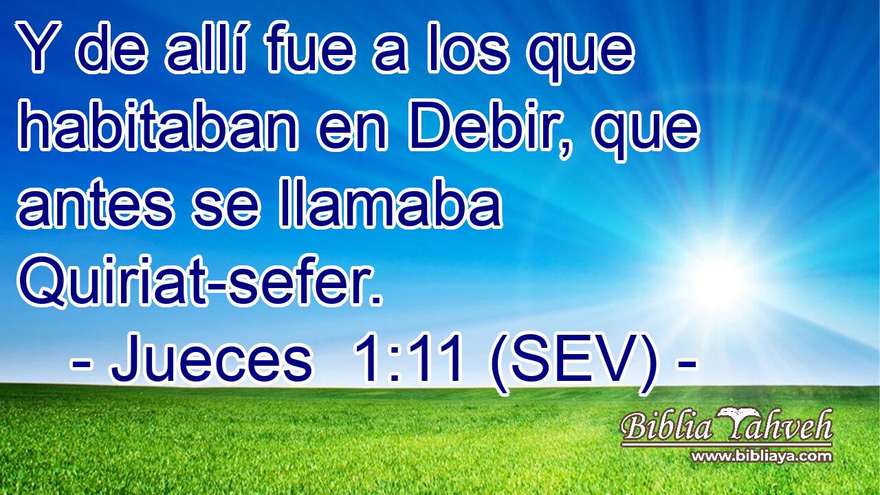 Y de allí fue a los que habitaban en Debir, que antes se llamaba Quiriat-sefer.