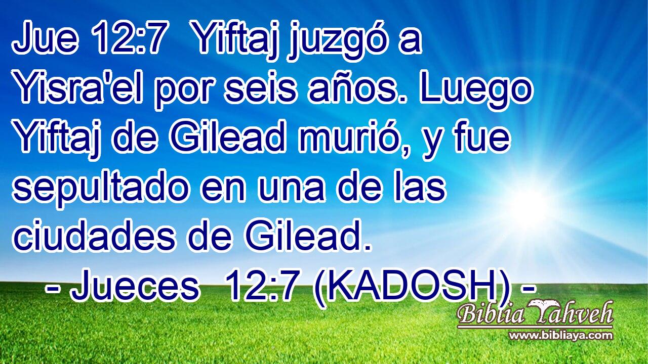  Yiftaj juzgó a Yisra'el por seis años. Luego Yiftaj de Gilead murió, y fue sepultado en una de las ciudades de Gilead. 