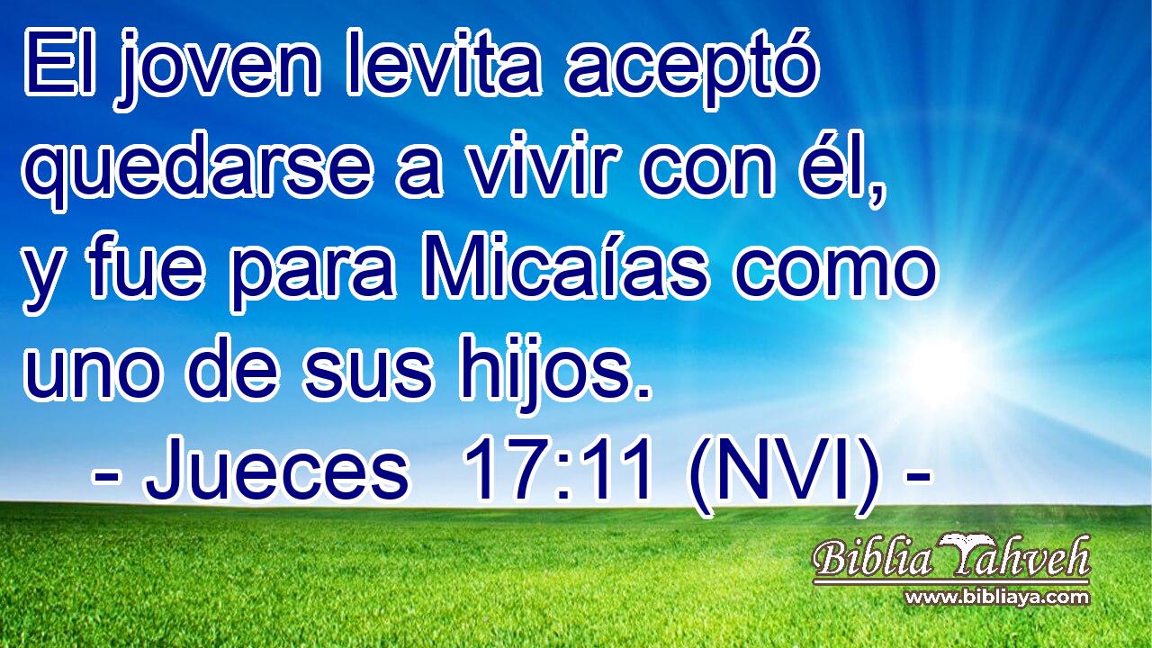  El joven levita aceptó quedarse a vivir con él, y fue para Micaías como uno de sus hijos. 
