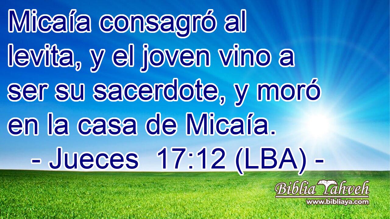 Micaía consagró al levita, y el joven vino a ser su sacerdote, y moró en la casa de Micaía.