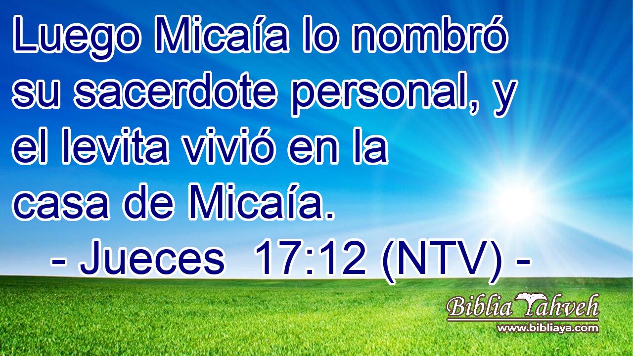 Luego Micaía lo nombró su sacerdote personal, y el levita vivió en la casa de Micaía.