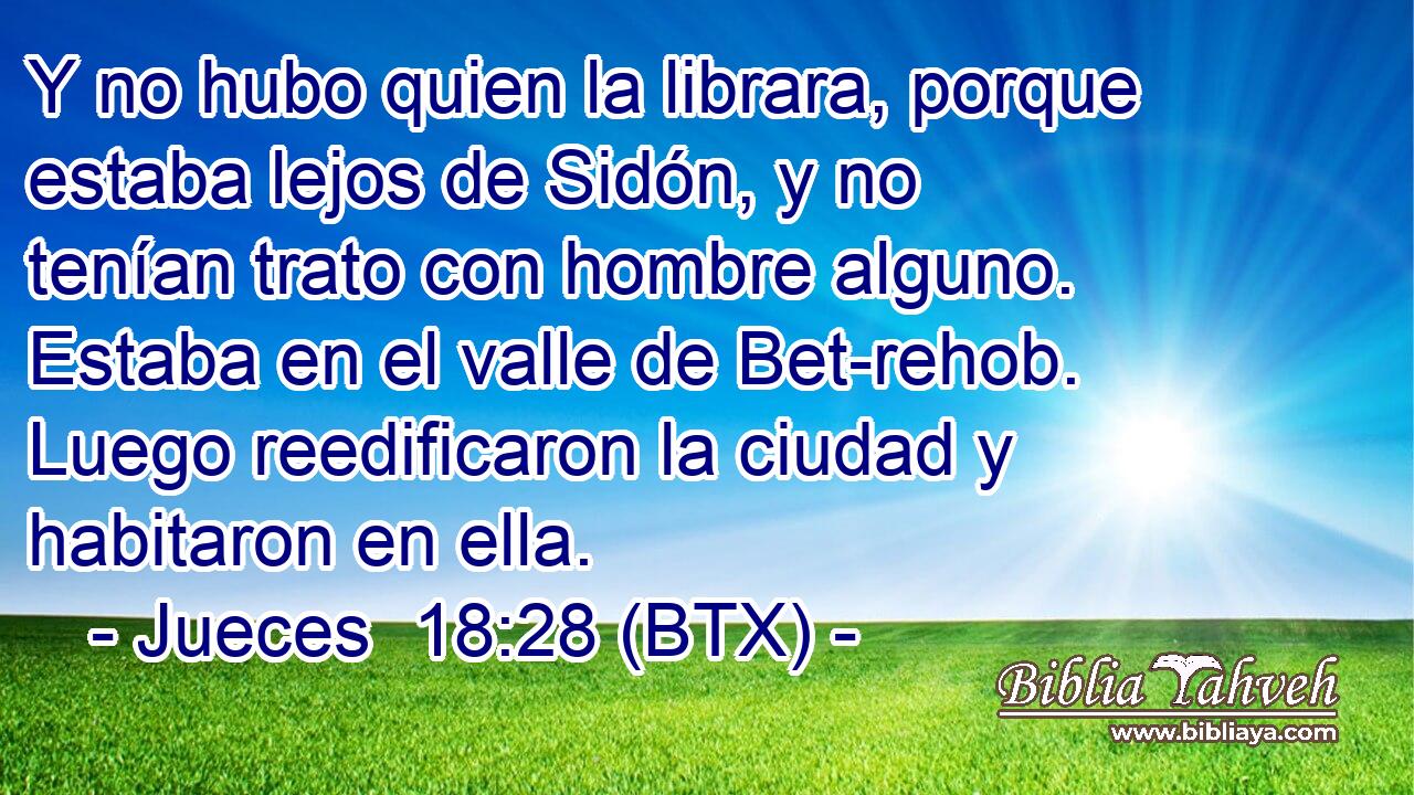 Y no hubo quien la librara, porque estaba lejos de Sidón, y no tenían trato con hombre alguno. Estaba en el valle de Bet-rehob. Luego reedificaron la ciudad y habitaron en ella.
