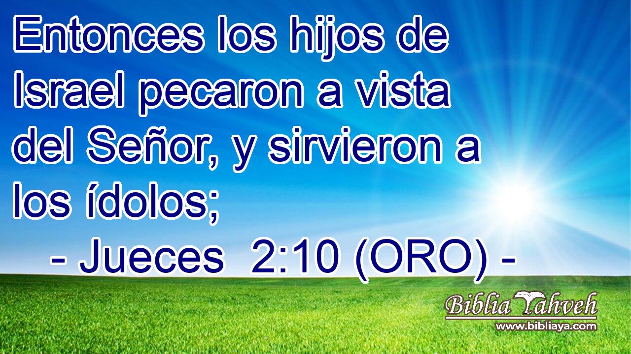  Entonces los hijos de Israel pecaron a vista del Señor, y sirvieron a los ídolos; 