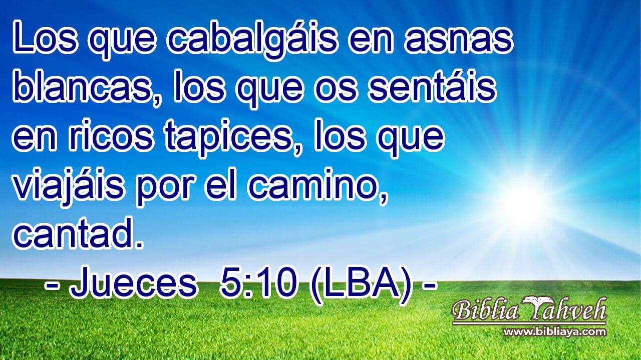 Los que cabalgáis en asnas blancas, los que os sentáis en ricos tapices, los que viajáis por el camino, cantad.