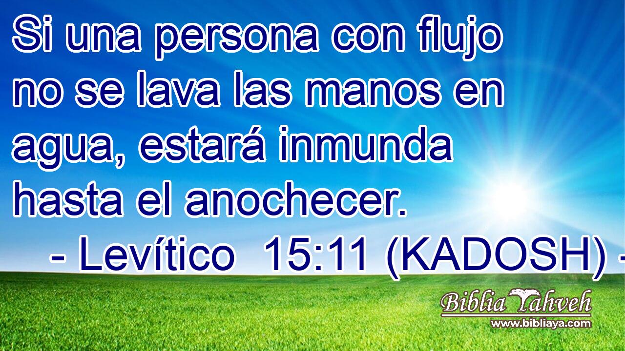  Si una persona con flujo no se lava las manos en agua, estará inmunda hasta el anochecer. 