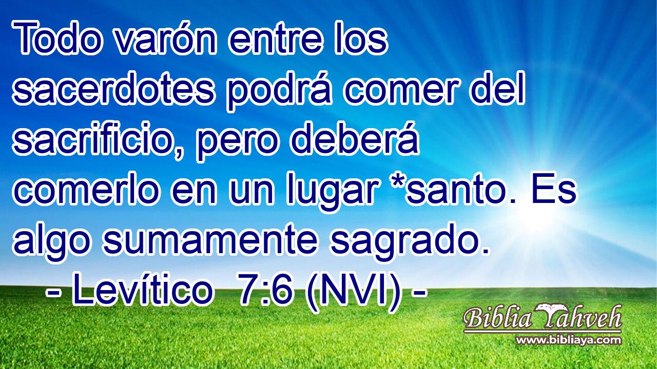  Todo varón entre los sacerdotes podrá comer del sacrificio, pero deberá comerlo en un lugar *santo. Es algo sumamente sagrado. 