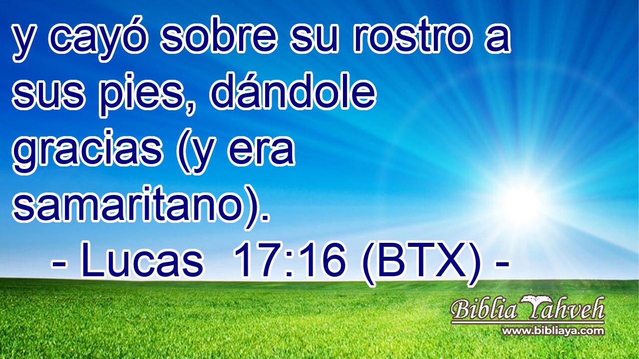 y cayó sobre su rostro a sus pies, dándole gracias (y era samaritano).