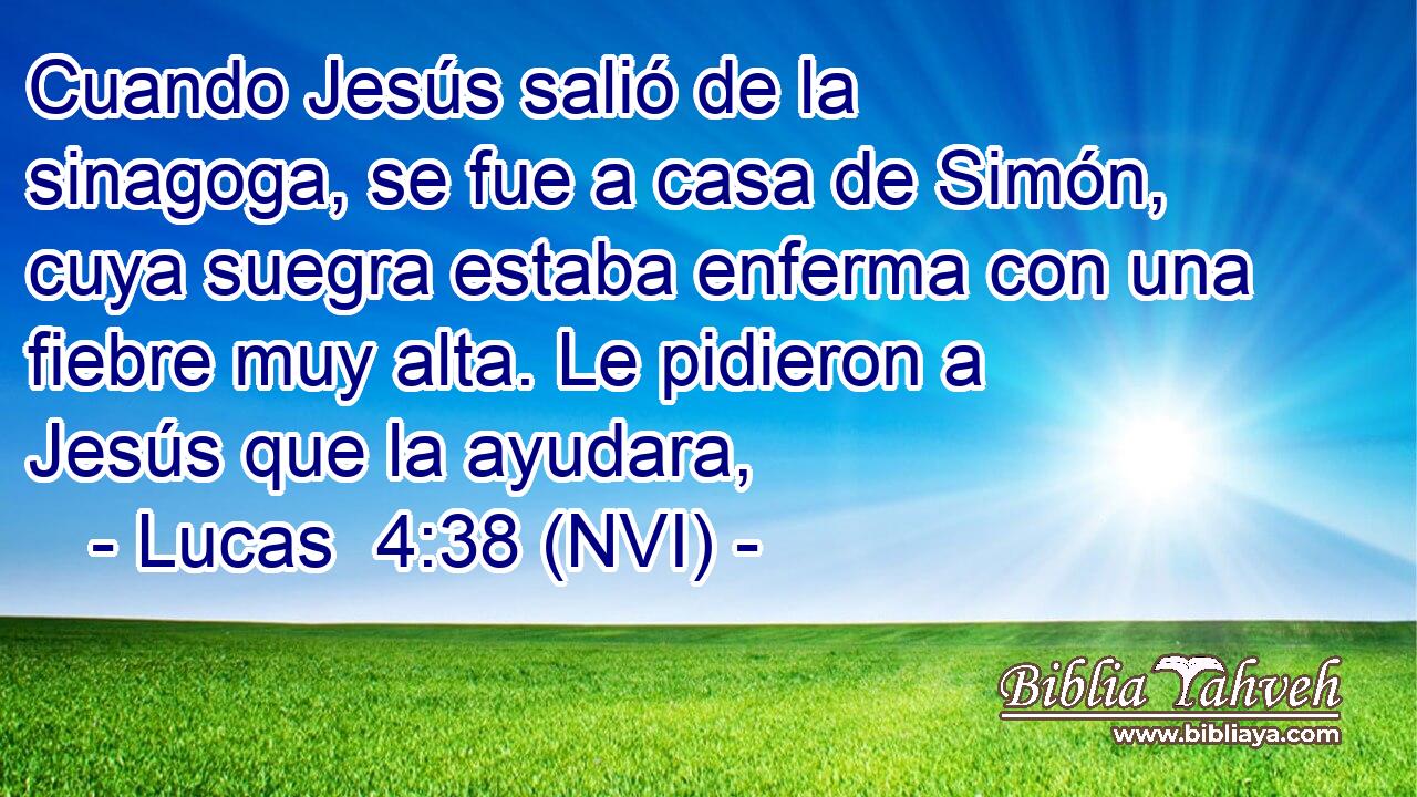  Cuando Jesús salió de la sinagoga, se fue a casa de Simón, cuya suegra estaba enferma con una fiebre muy alta. Le pidieron a Jesús que la ayudara, 