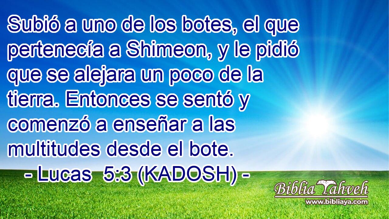  Subió a uno de los botes, el que pertenecía a Shimeon, y le pidió que se alejara un poco de la tierra. Entonces se sentó y comenzó a enseñar a las multitudes desde el bote. 