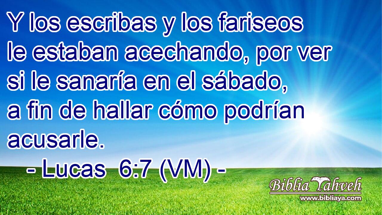  Y los escribas y los fariseos le estaban acechando, por ver si le sanaría en el sábado, a fin de hallar cómo podrían acusarle. 