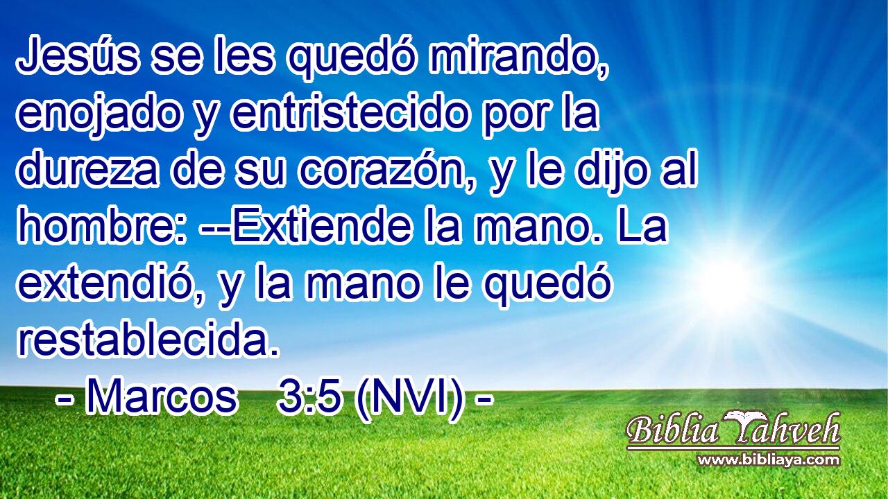 Jesús se les quedó mirando, enojado y entristecido por la dureza de su corazón, y le dijo al hombre: --Extiende la mano. La extendió, y la mano le quedó restablecida. 