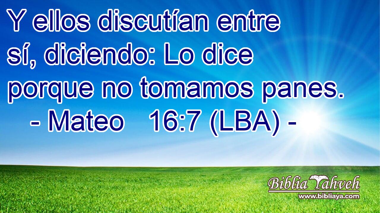 Y ellos discutían entre sí, diciendo: Lo dice porque no tomamos panes.