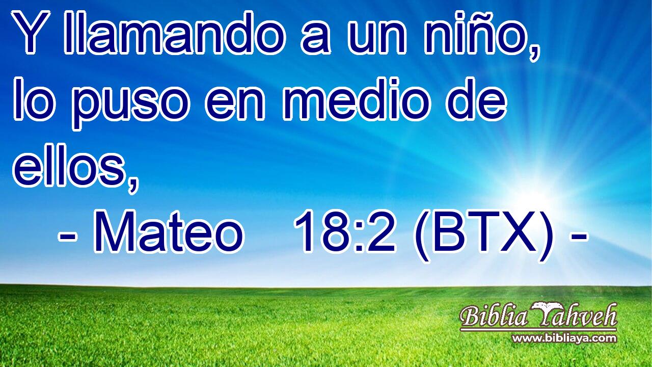Y llamando a un niño, lo puso en medio de ellos,