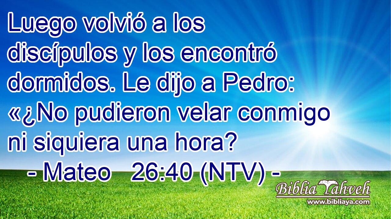 Luego volvió a los discípulos y los encontró dormidos. Le dijo a Pedro: «¿No pudieron velar conmigo ni siquiera una hora?