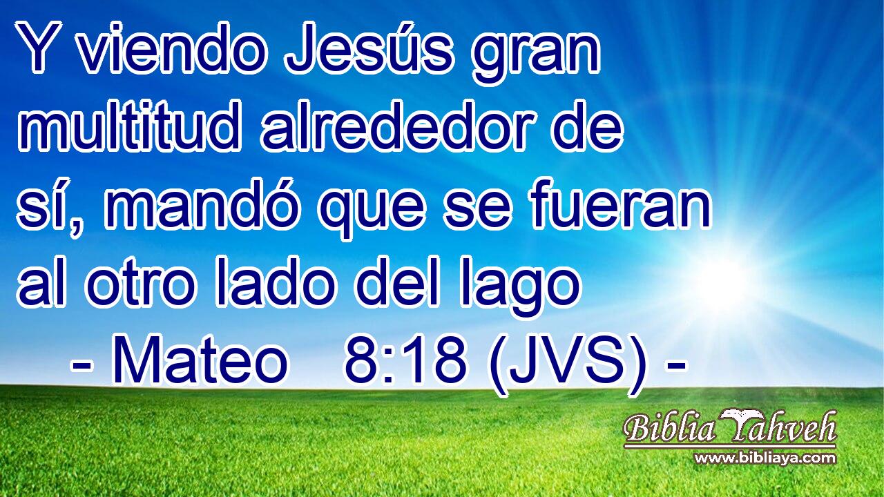 Y viendo Jesús gran multitud alrededor de sí, mandó que se fueran al otro lado del lago