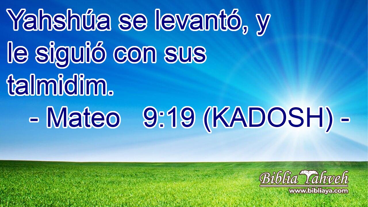  Yahshúa se levantó, y le siguió con sus talmidim. 