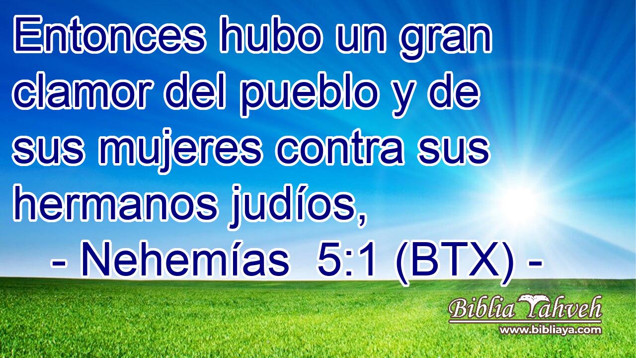Entonces hubo un gran clamor del pueblo y de sus mujeres contra sus hermanos judíos,