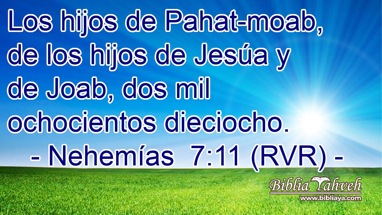 Los hijos de Pahat-moab, de los hijos de Jesúa y de Joab, dos mil ochocientos dieciocho.