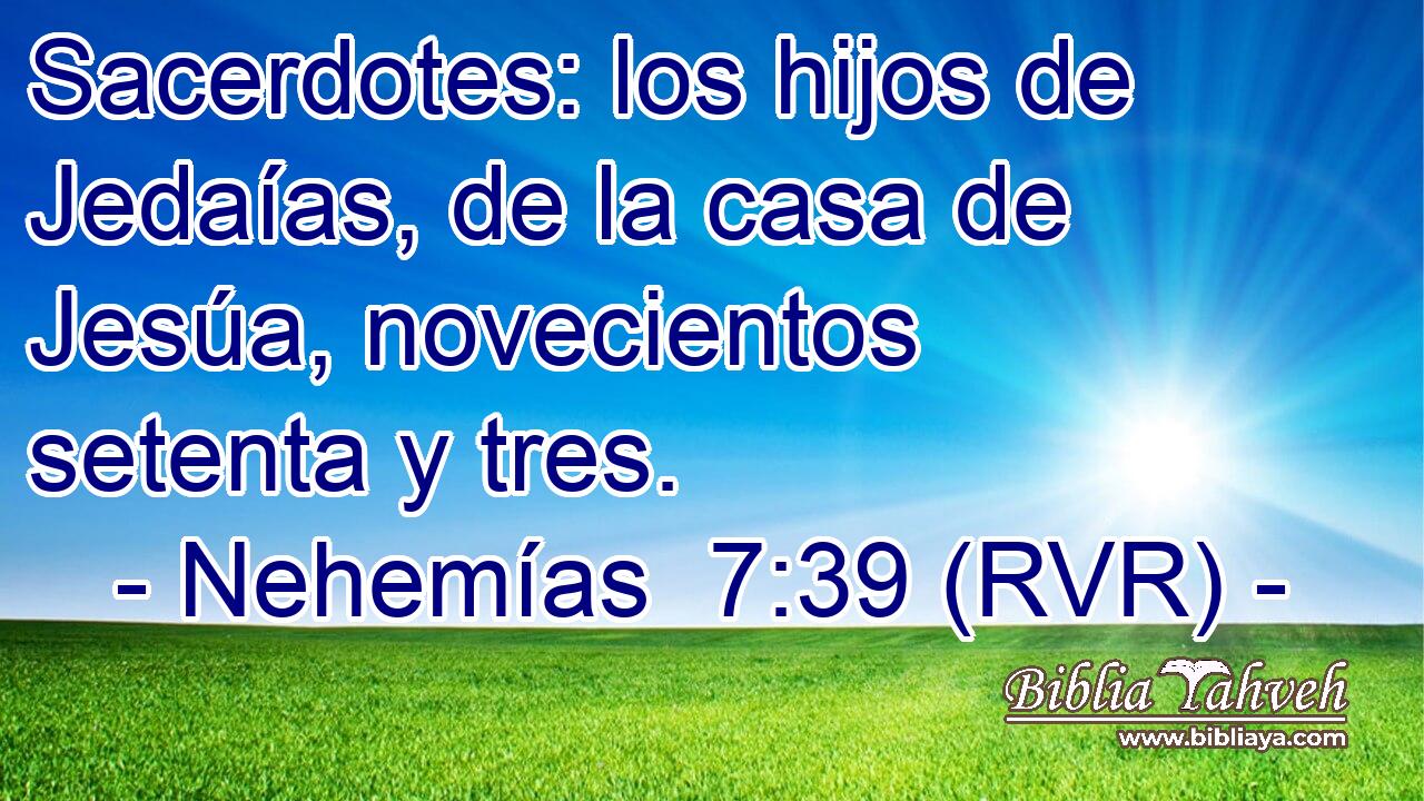 Sacerdotes: los hijos de Jedaías, de la casa de Jesúa, novecientos setenta y tres.