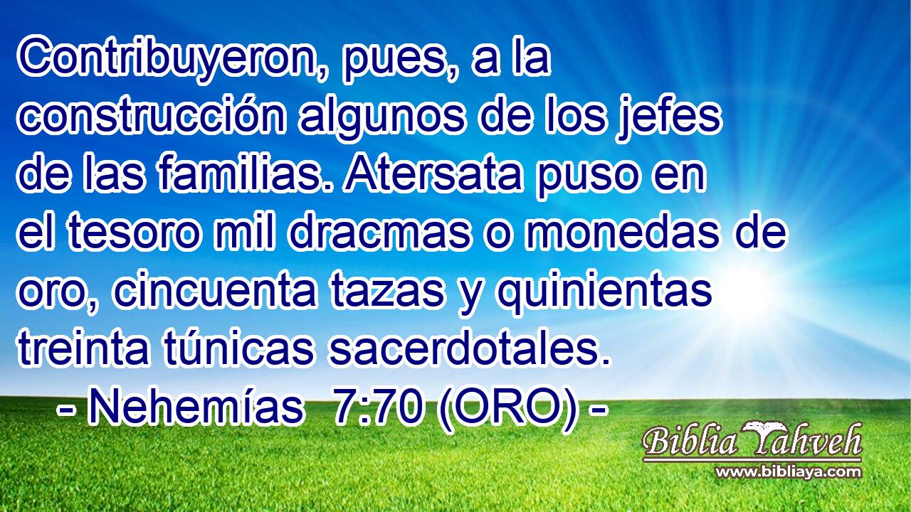  Contribuyeron, pues, a la construcción algunos de los jefes de las familias. Atersata puso en el tesoro mil dracmas o monedas de oro, cincuenta tazas y quinientas treinta túnicas sacerdotales. 
