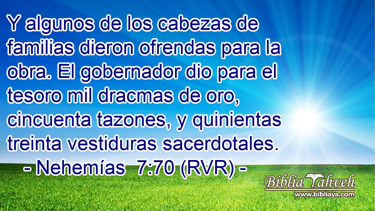 Y algunos de los cabezas de familias dieron ofrendas para la obra. El gobernador dio para el tesoro mil dracmas de oro, cincuenta tazones, y quinientas treinta vestiduras sacerdotales.