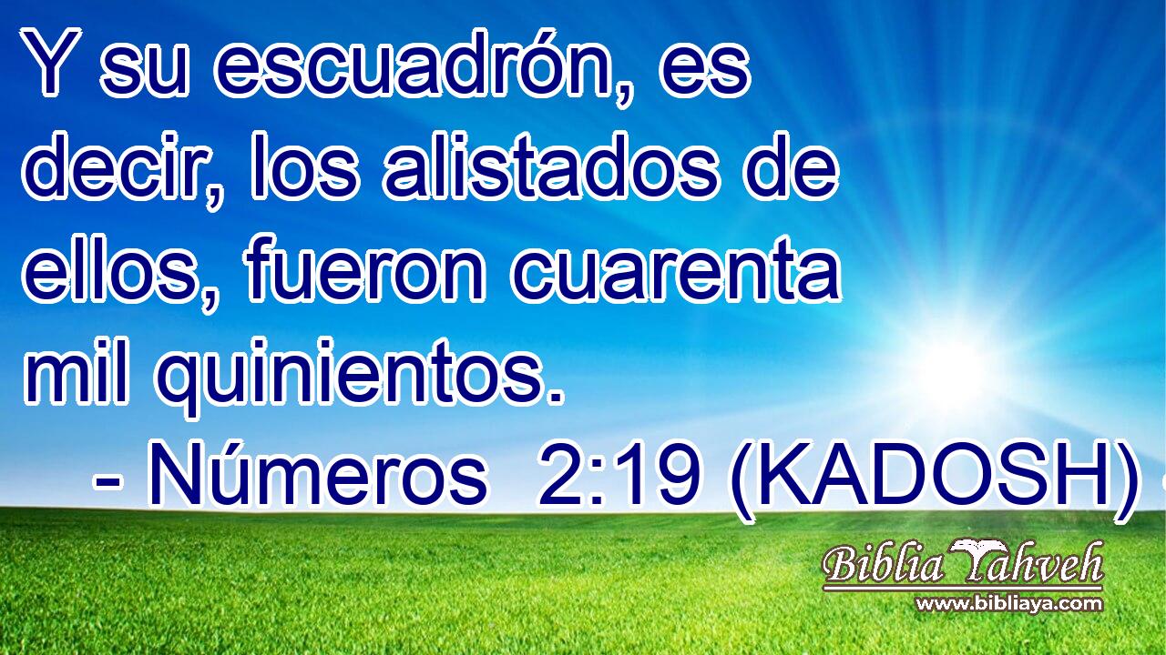  Y su escuadrón, es decir, los alistados de ellos, fueron cuarenta mil quinientos.